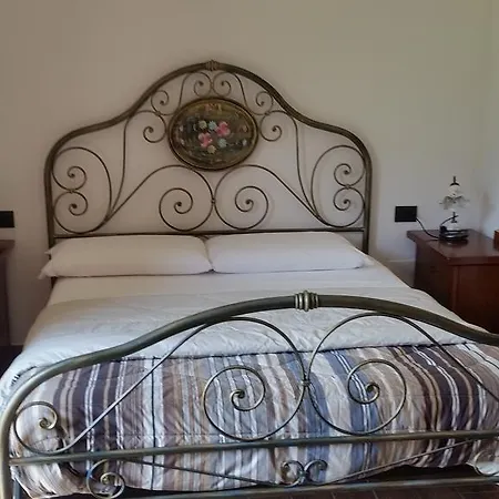 Nona Rosa Lantgård Gravedona